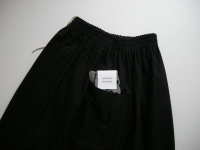 画像2: atelier naruse　コットンパッチポケットスカート　ブラック